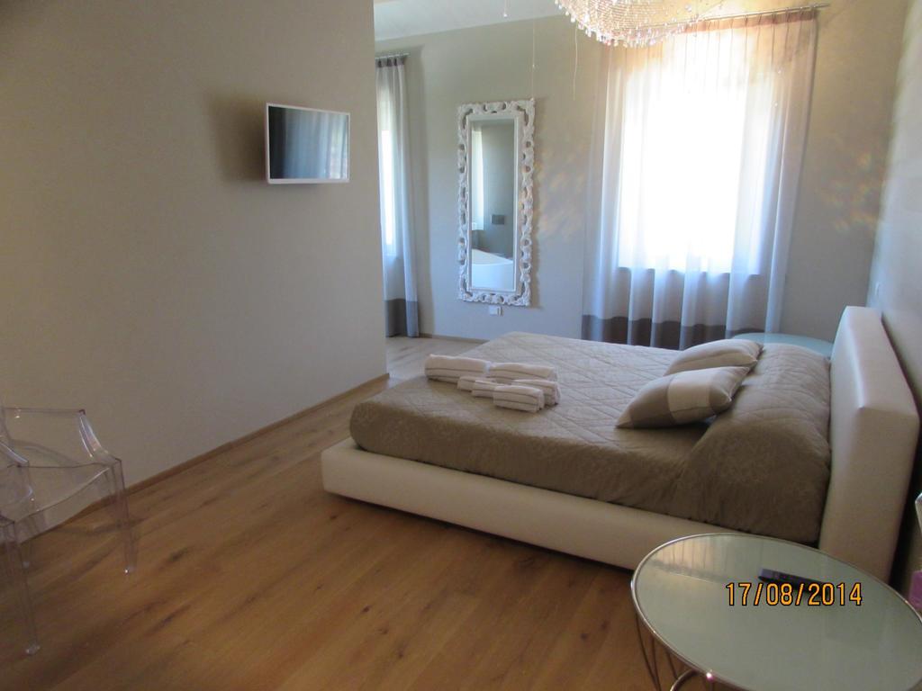 Amico Country House Serra San Quirico Room photo